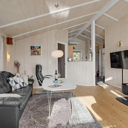 Gorgeous In With Kitchen Holiday home *
