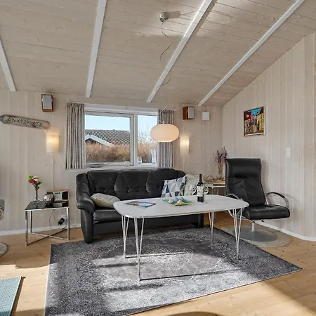 Holiday home Gorgeous In With Kitchen