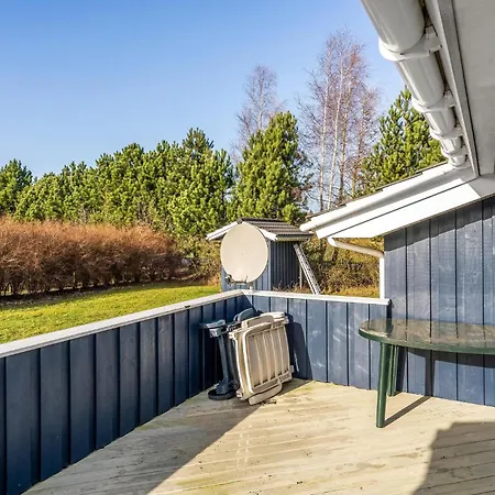 Holiday home Gorgeous In With Kitchen Humble