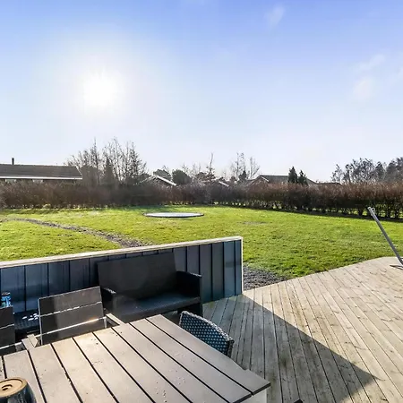 Gorgeous In With Kitchen Holiday home *