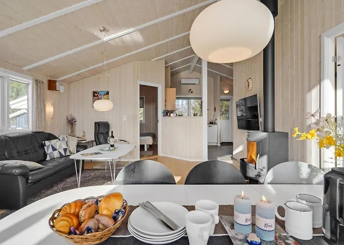 Ferienhaus Gorgeous In With Kitchen *